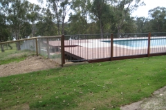 Flat top pool fencing, hardwood posts - RD-W05